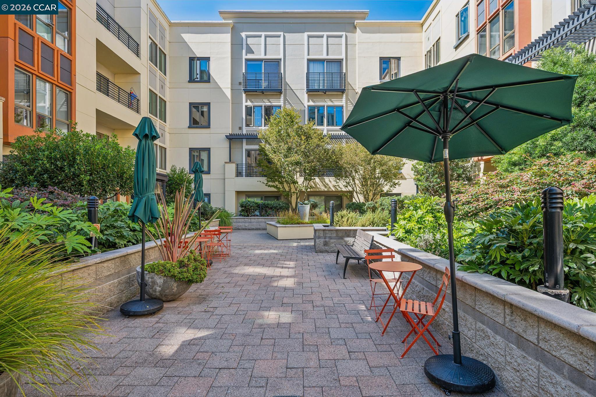 438 W Grand Ave # 405