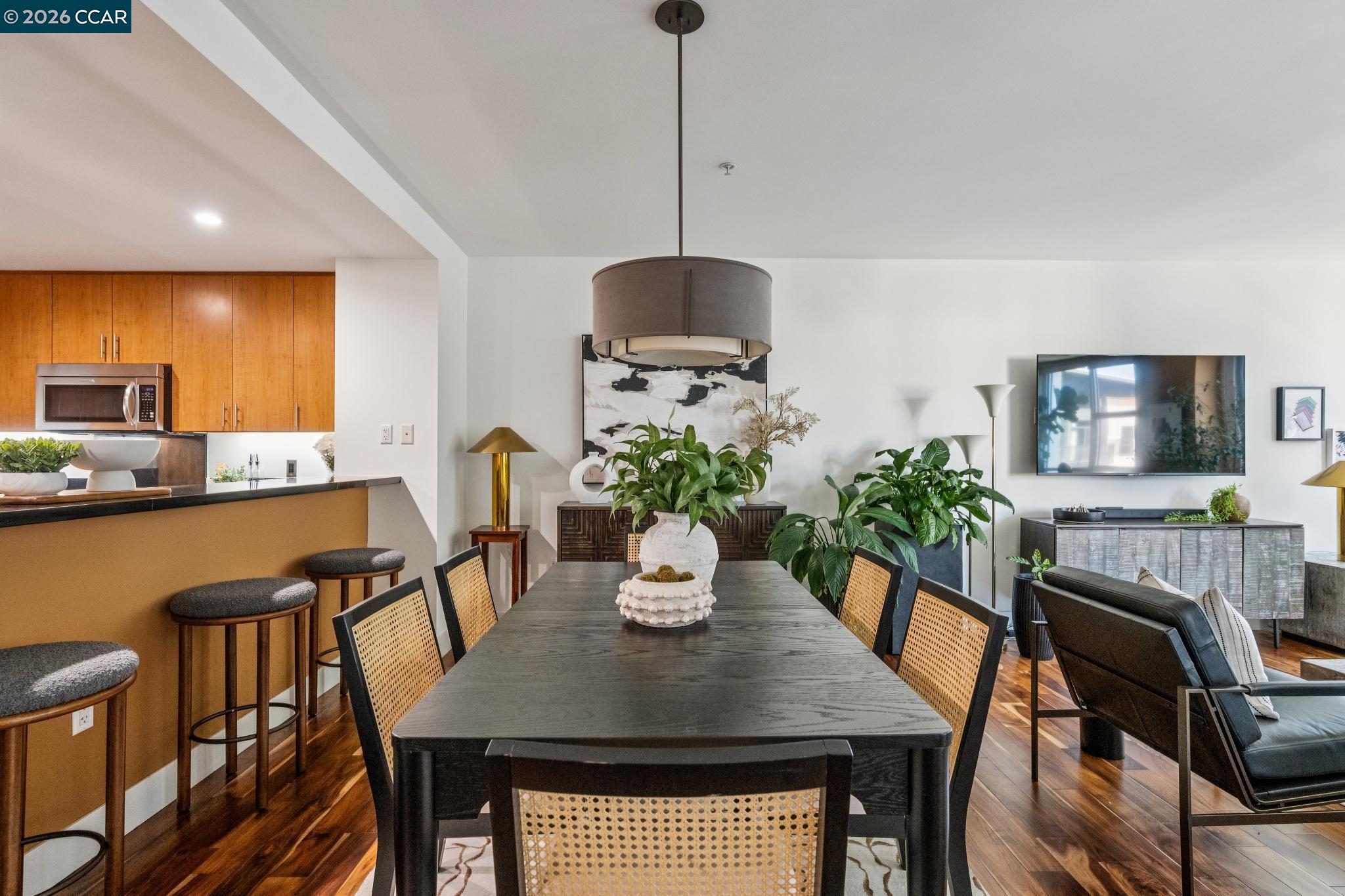 438 W Grand Ave # 405