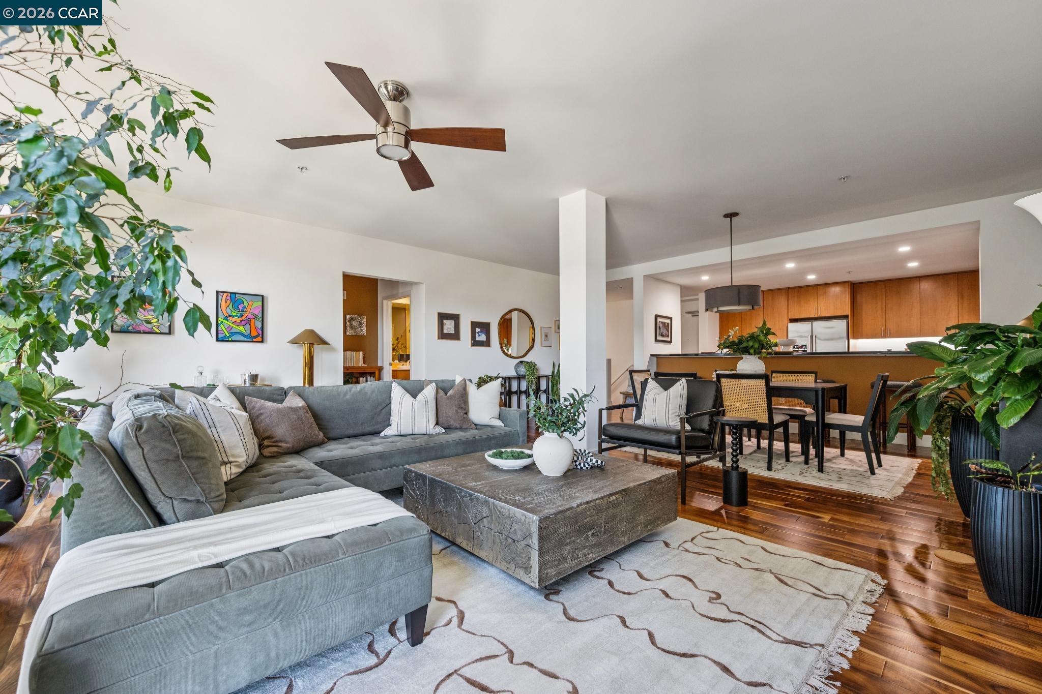 438 W Grand Ave # 405