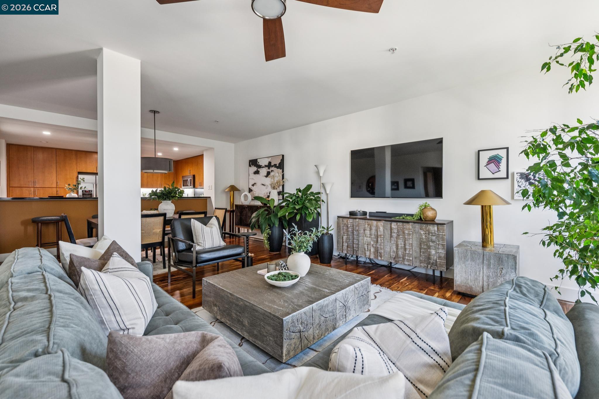 438 W Grand Ave # 405