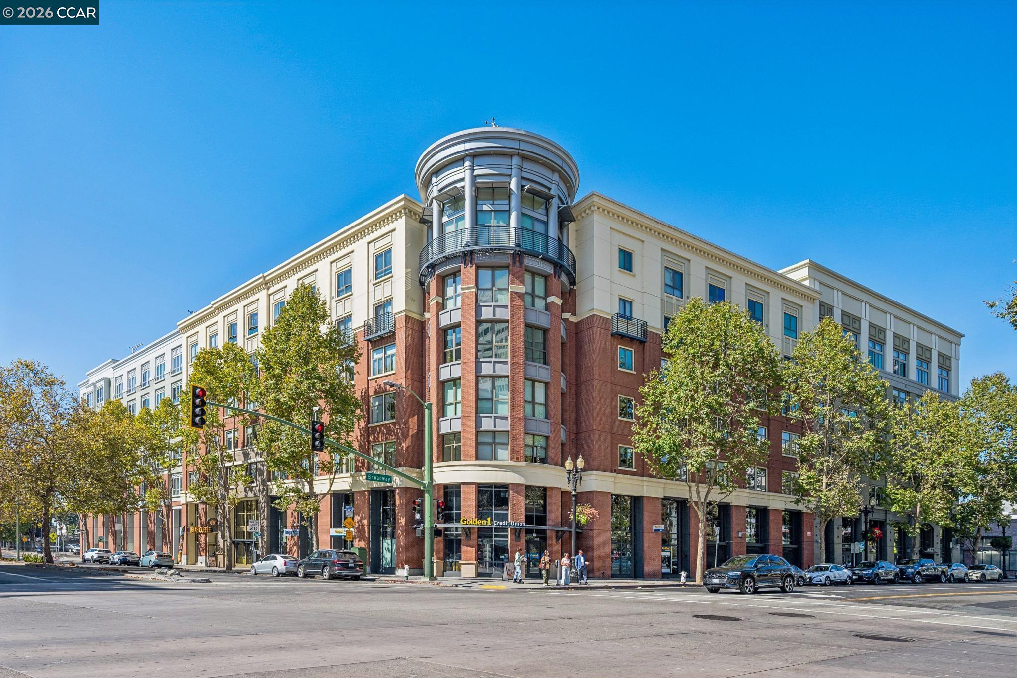 438 W Grand Ave # 405