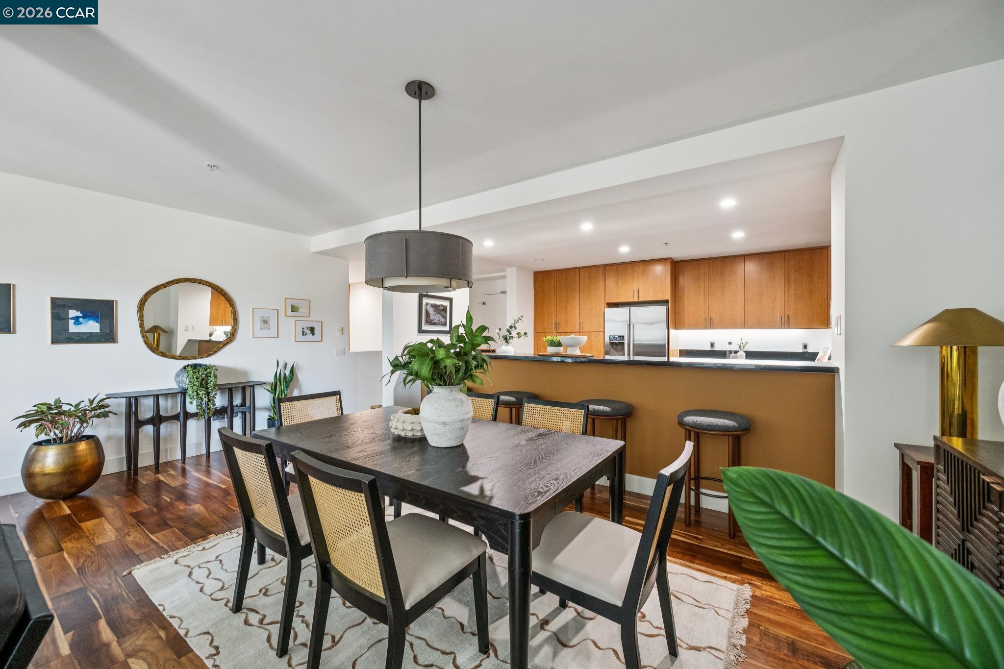 438 W Grand Ave # 405