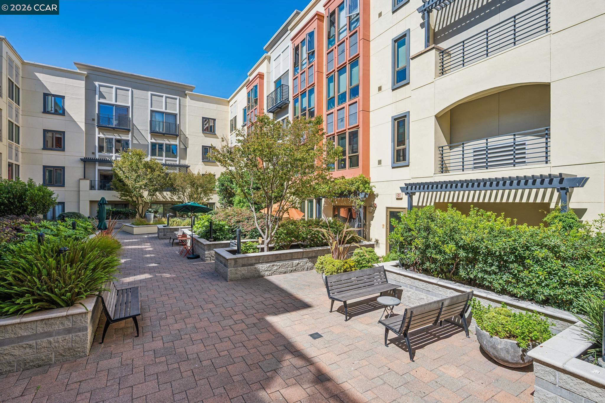 438 W Grand Ave # 405