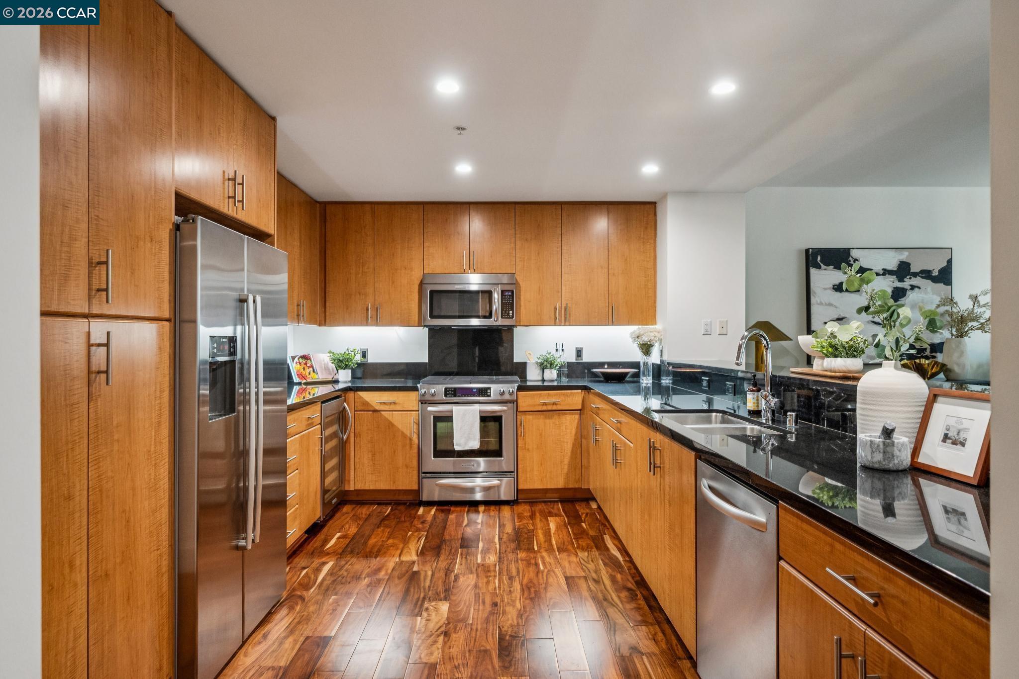 438 W Grand Ave # 405