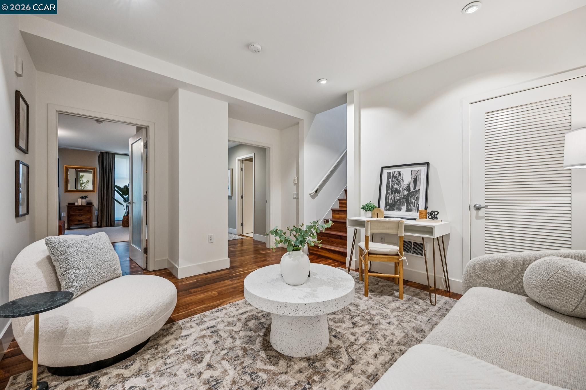 438 W Grand Ave # 405