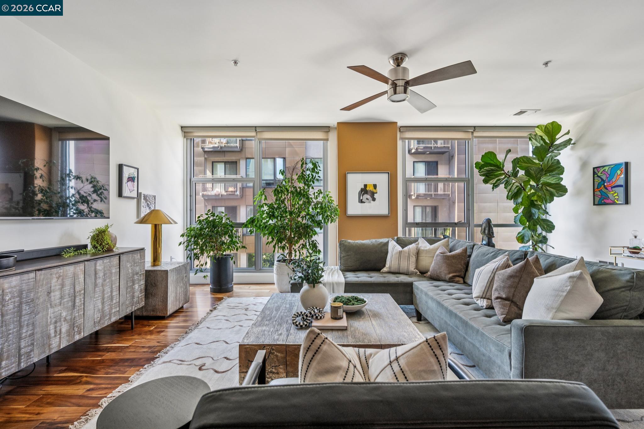 438 W Grand Ave # 405
