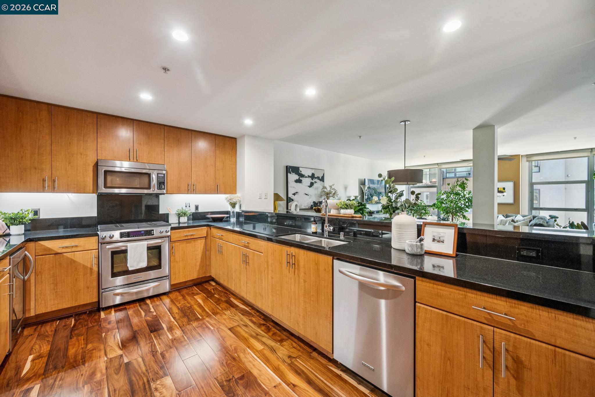 438 W Grand Ave # 405