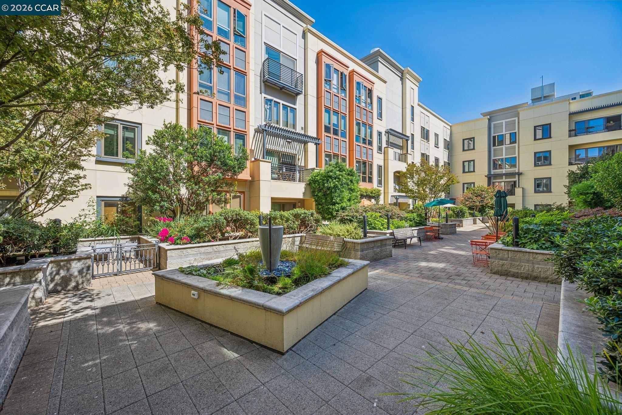 438 W Grand Ave # 405