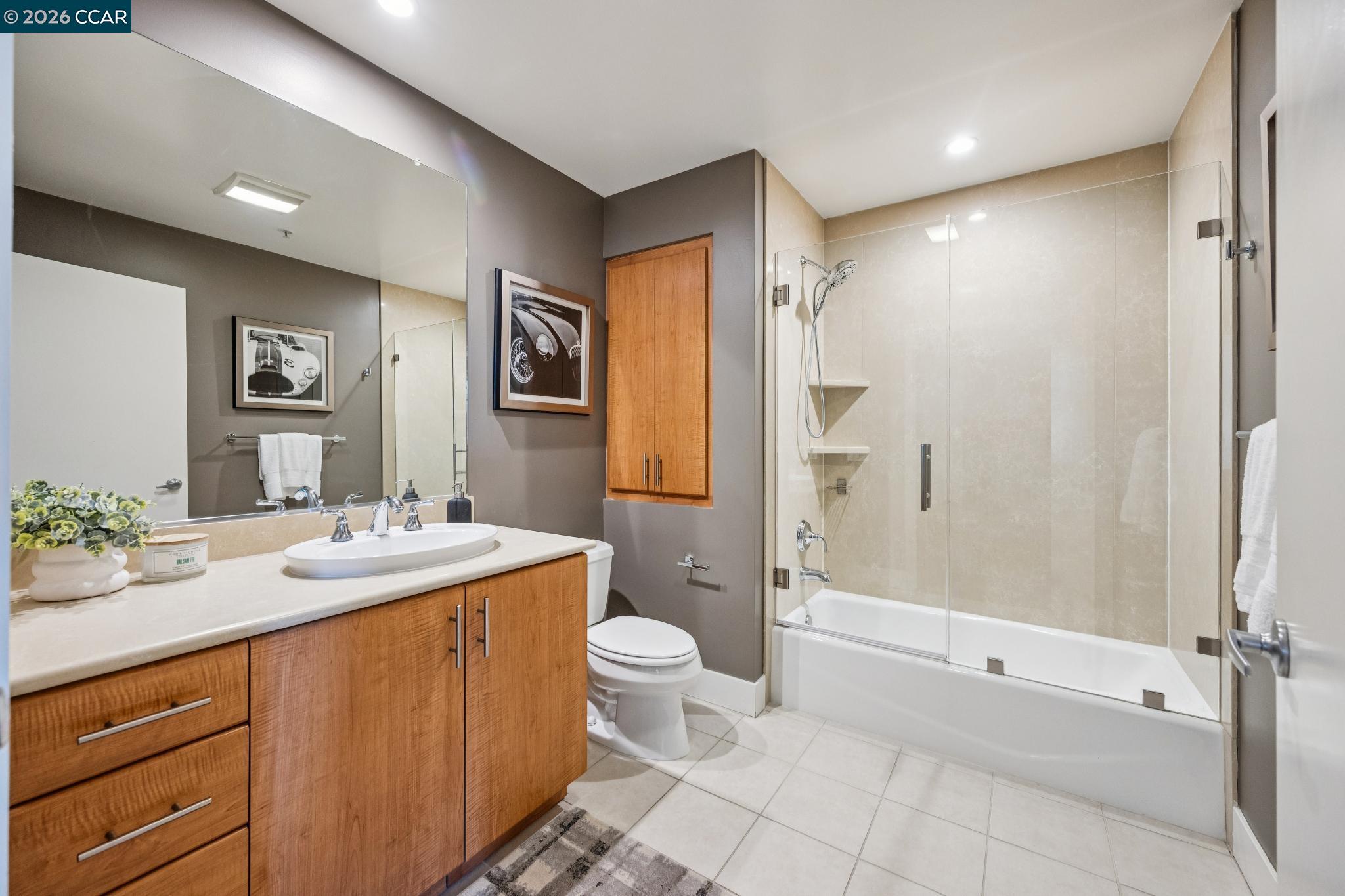 438 W Grand Ave # 405