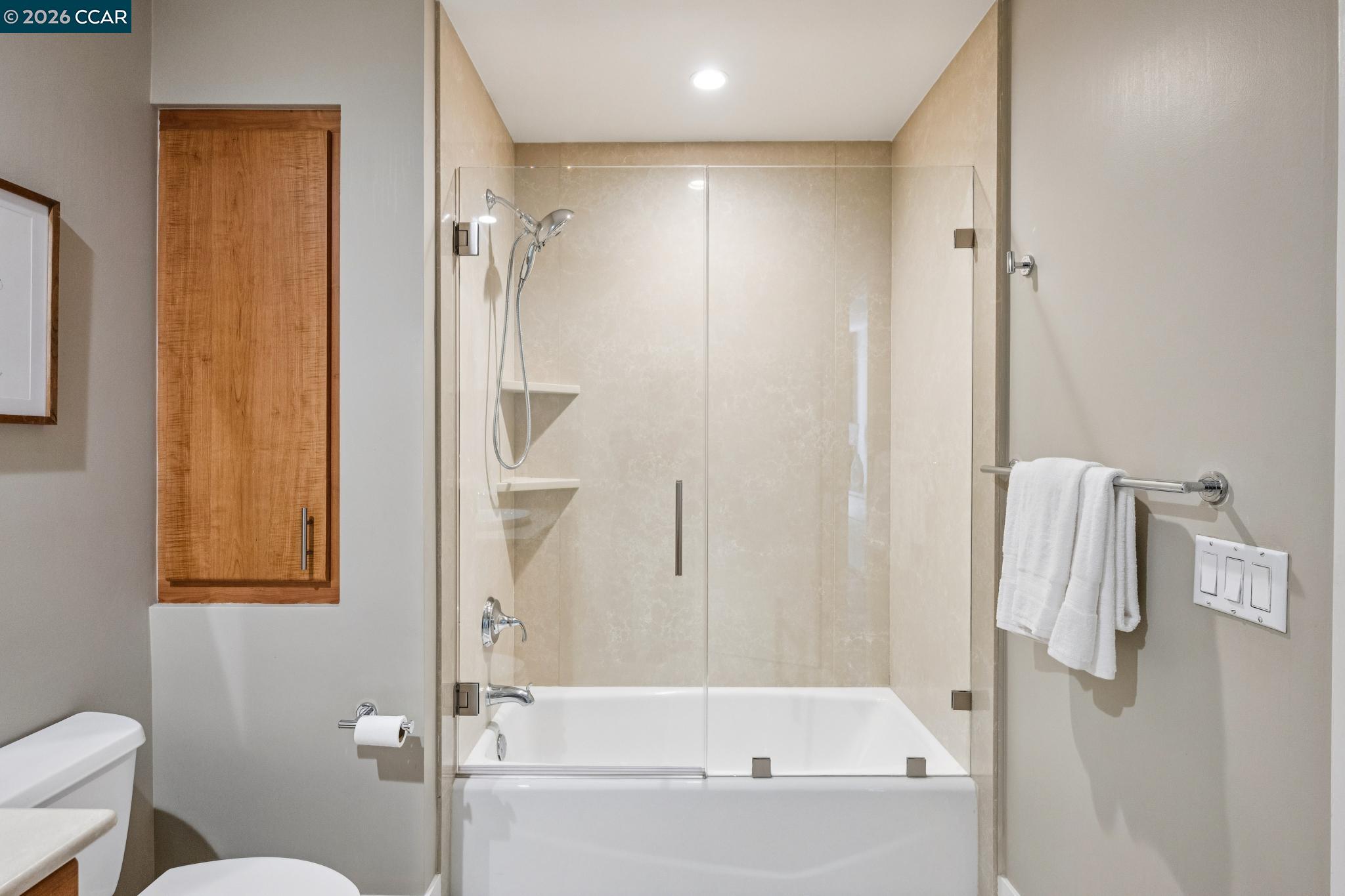 438 W Grand Ave # 405