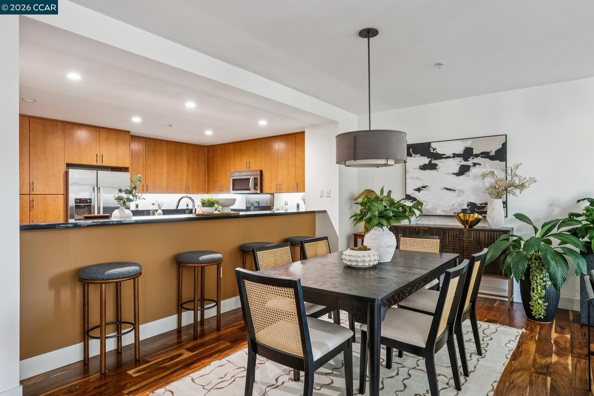438 W Grand Ave # 405