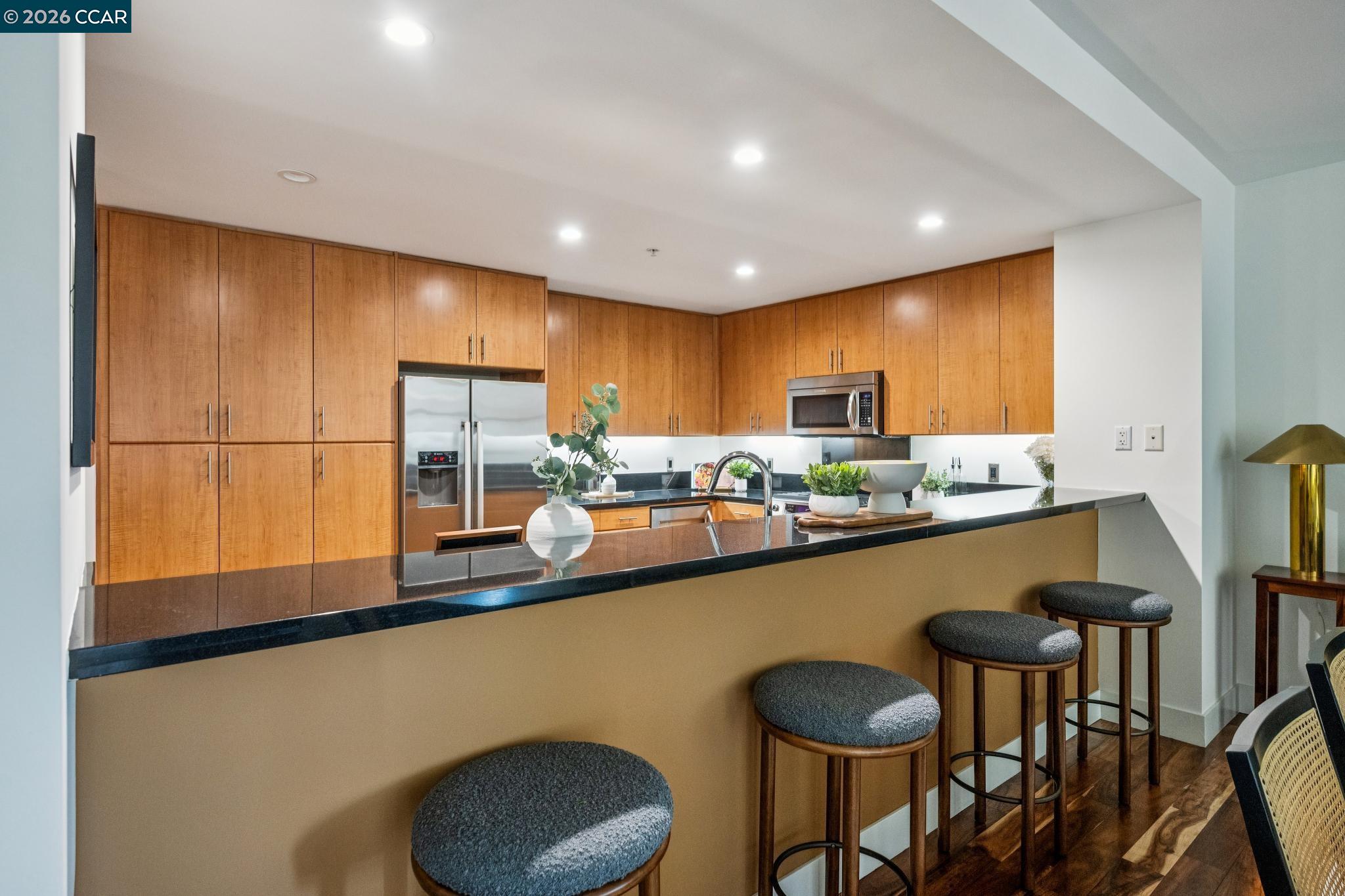 438 W Grand Ave # 405