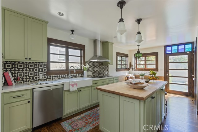 3138 Glenmanor Place