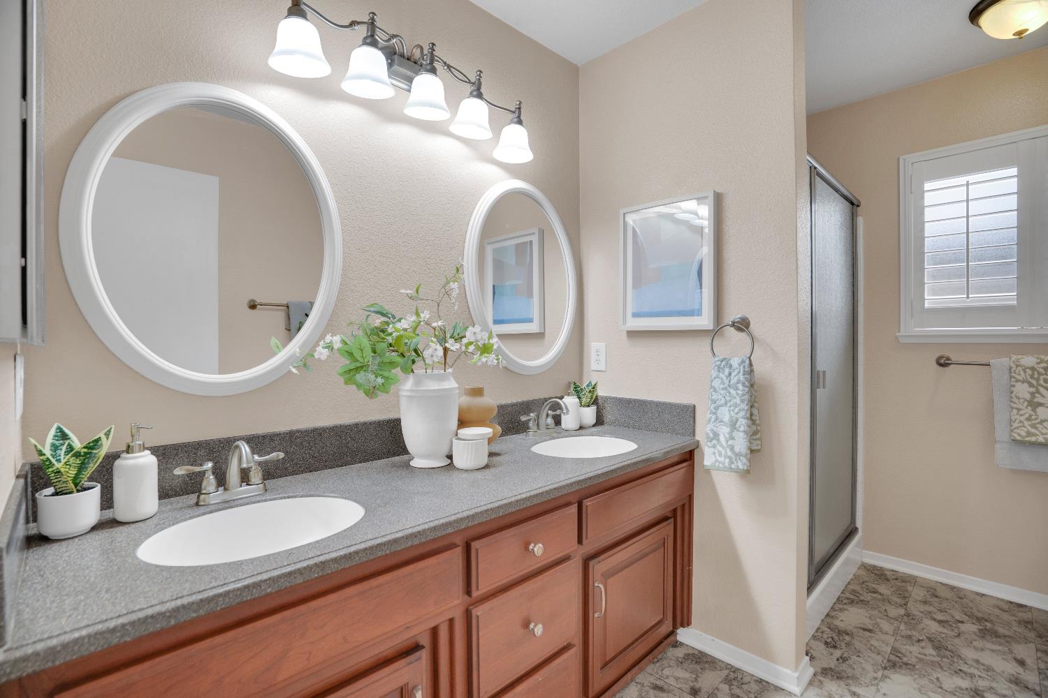 580 Shawn Vines Avenue