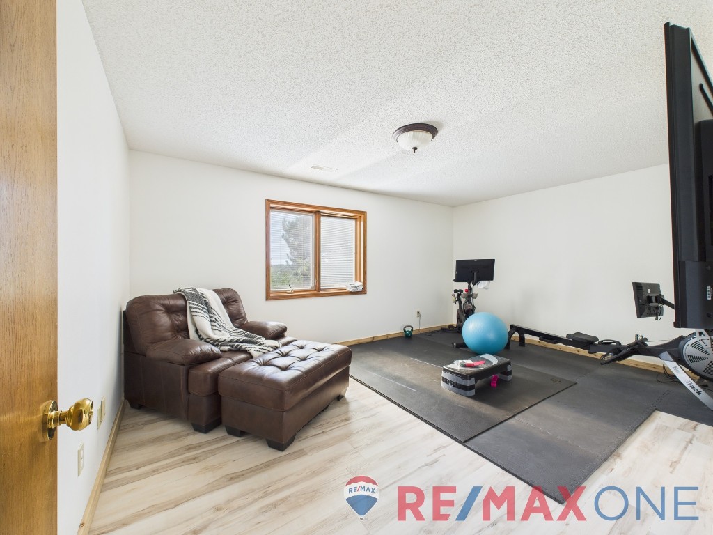 1702 Grandview Drive East