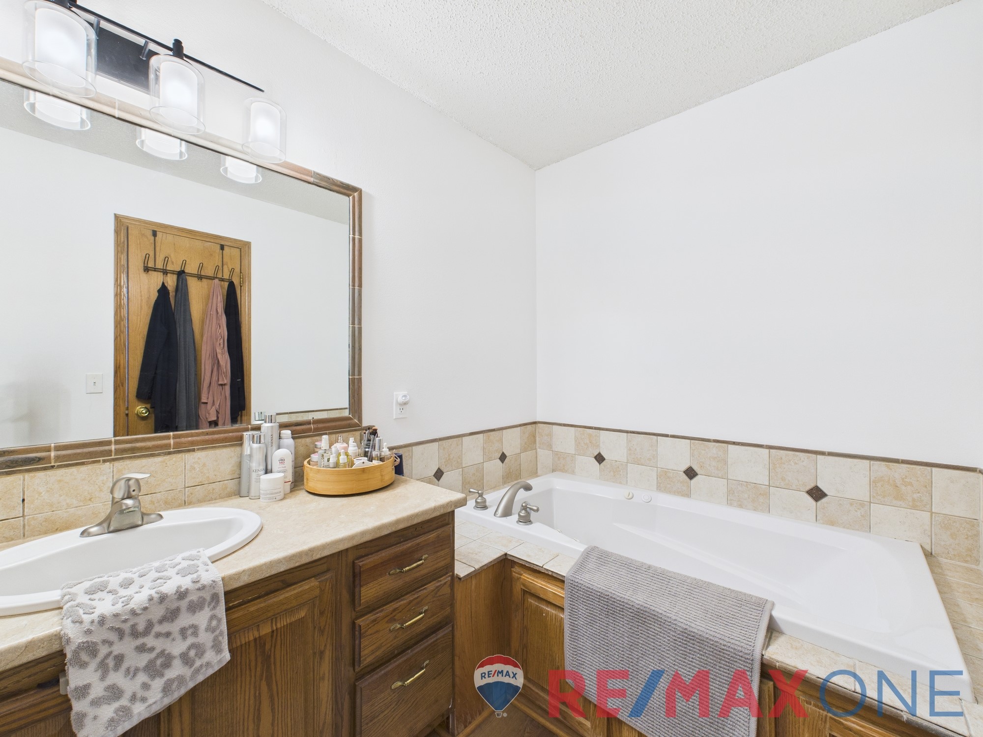 1702 Grandview Drive East