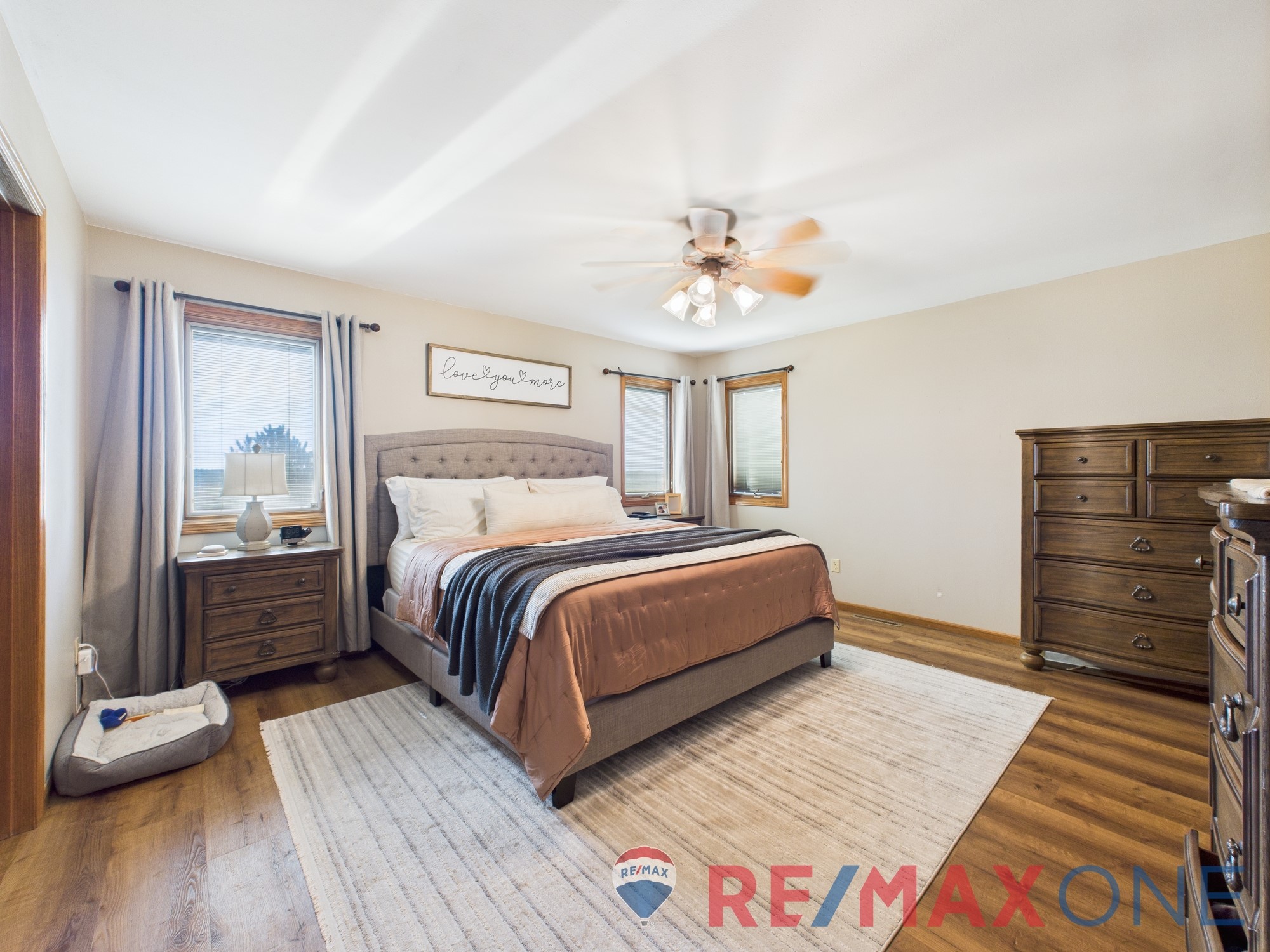 1702 Grandview Drive East