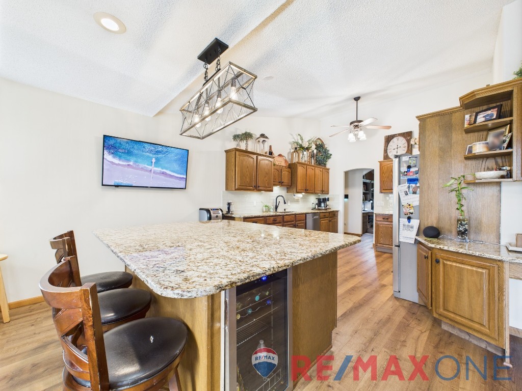 1702 Grandview Drive East