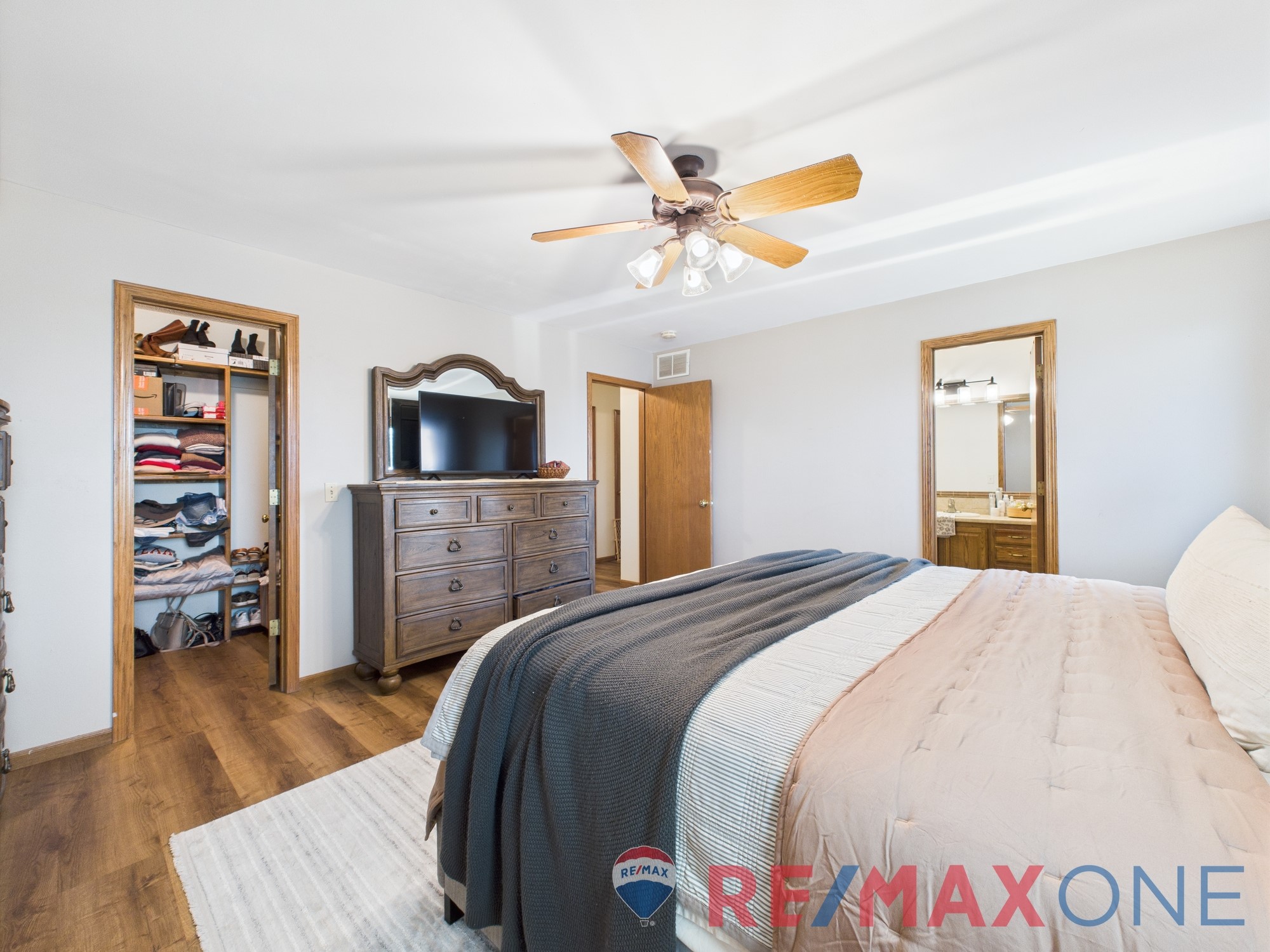 1702 Grandview Drive East