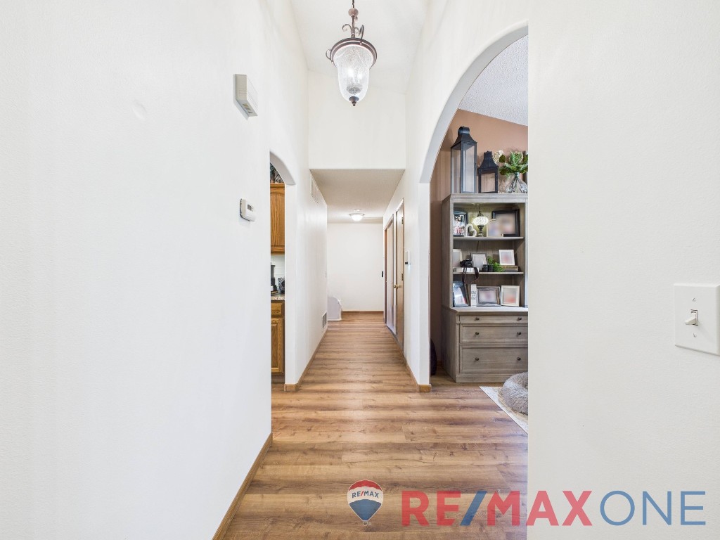 1702 Grandview Drive East