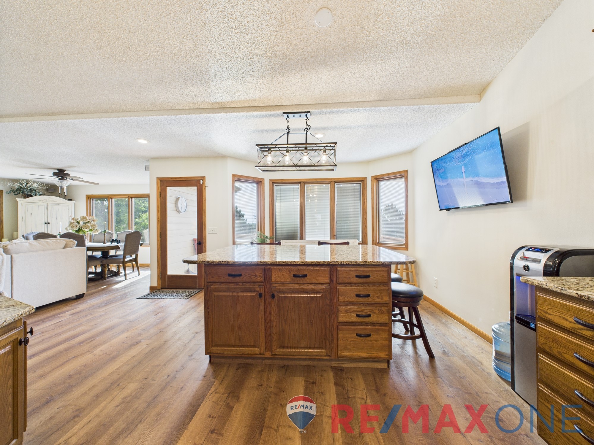 1702 Grandview Drive East