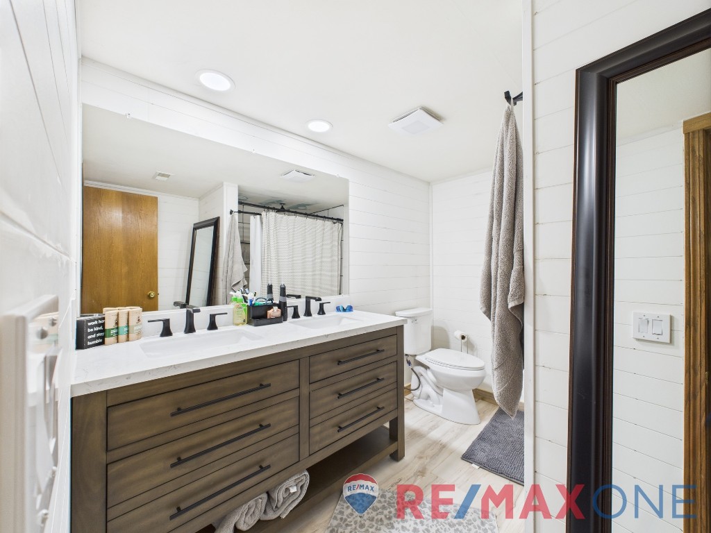 1702 Grandview Drive East