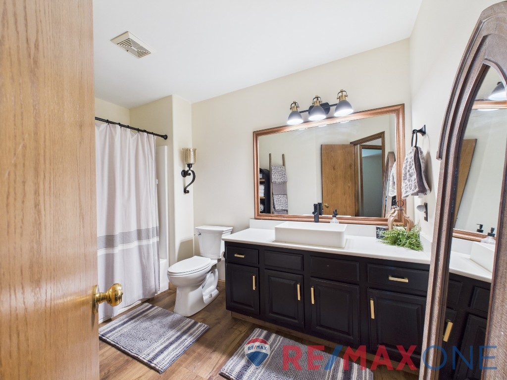 1702 Grandview Drive East