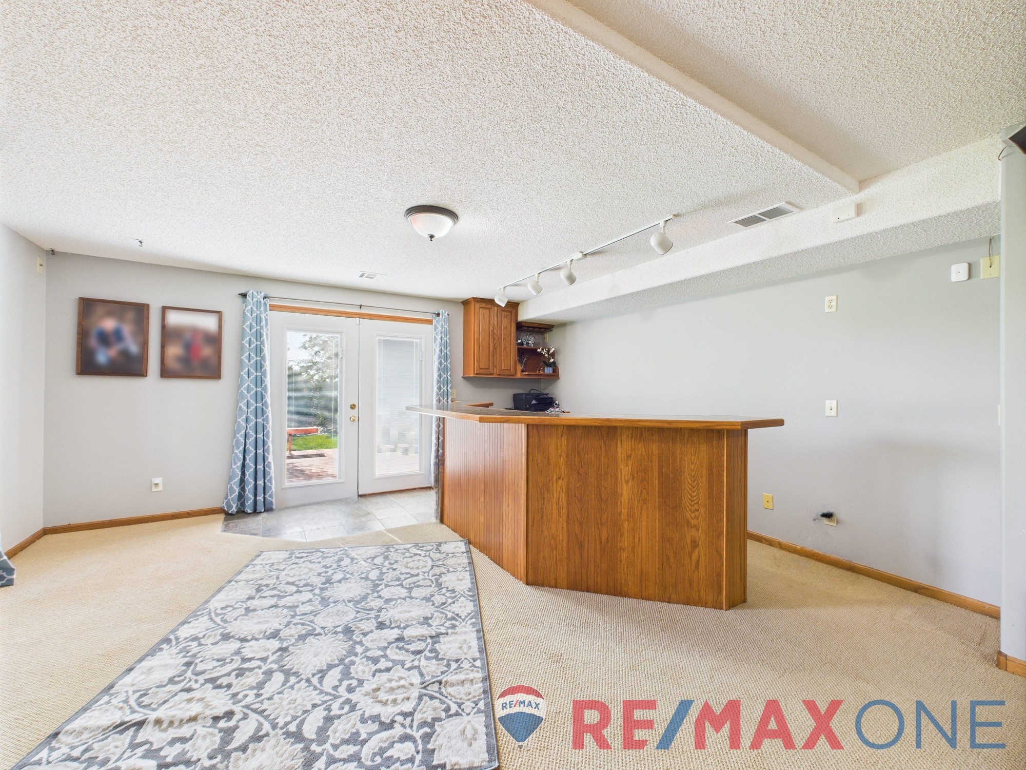 1702 Grandview Drive East