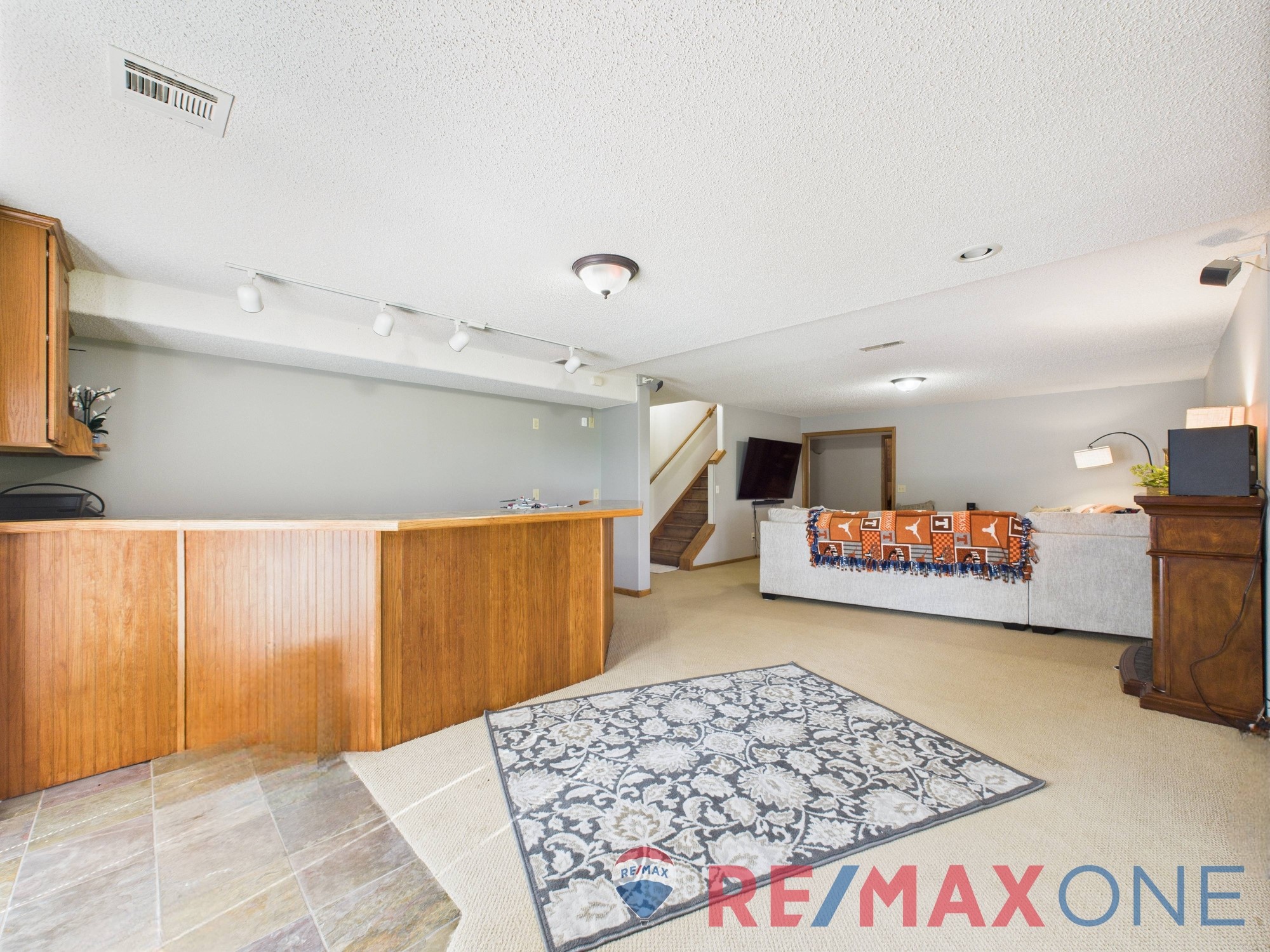 1702 Grandview Drive East