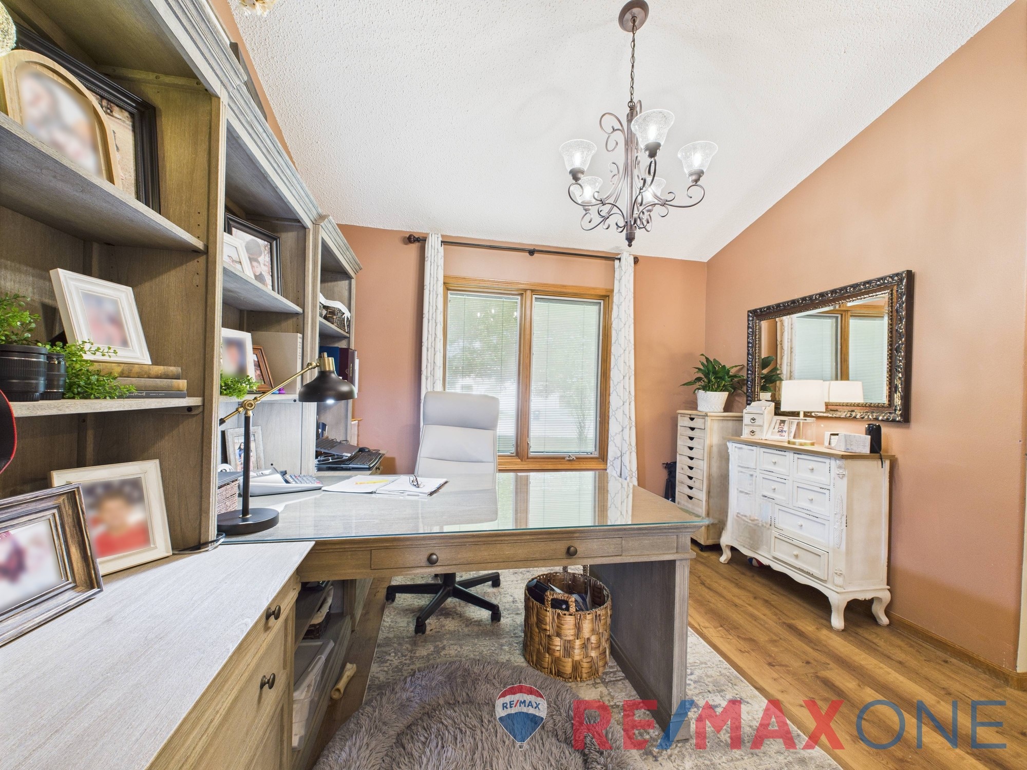 1702 Grandview Drive East