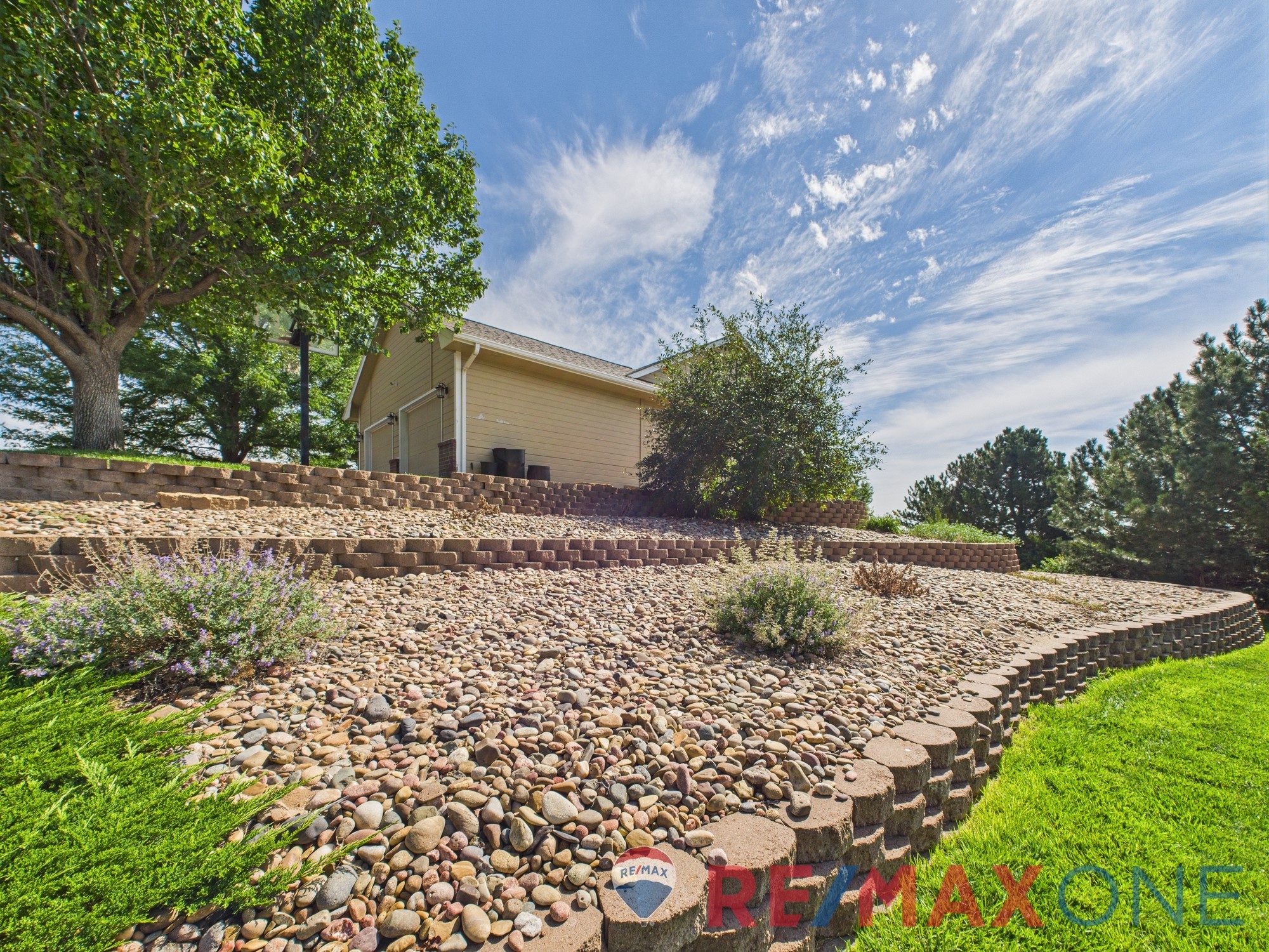 1702 Grandview Drive East