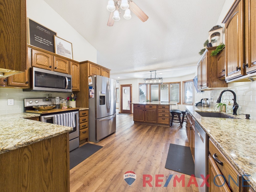 1702 Grandview Drive East