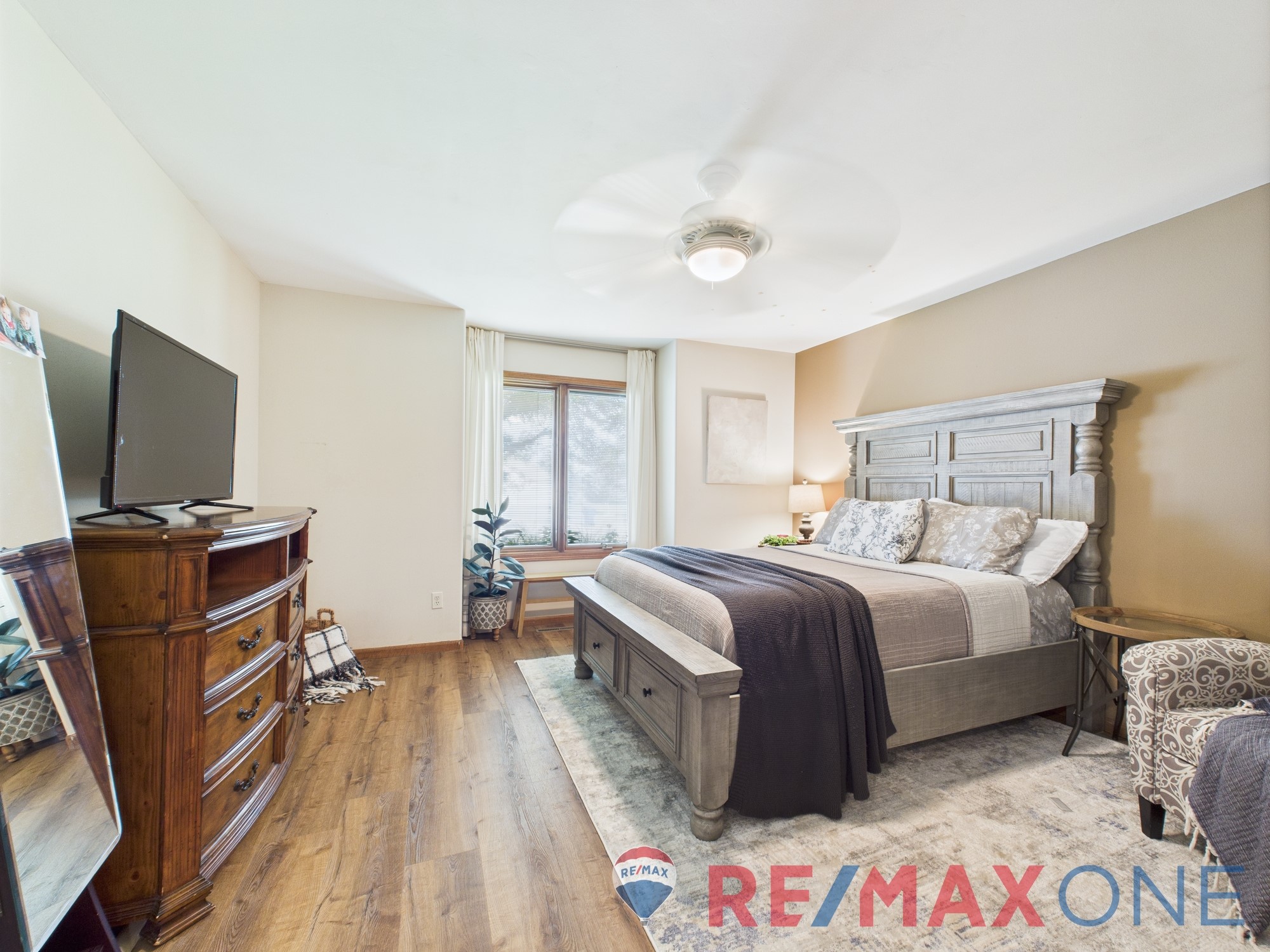 1702 Grandview Drive East