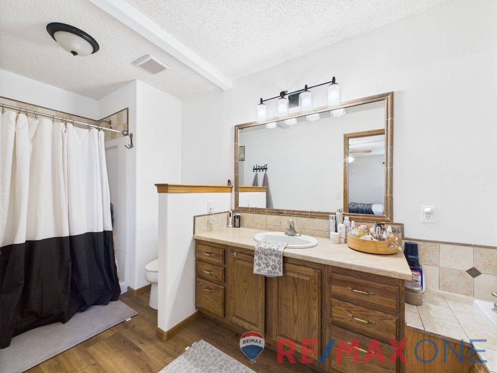 1702 Grandview Drive East