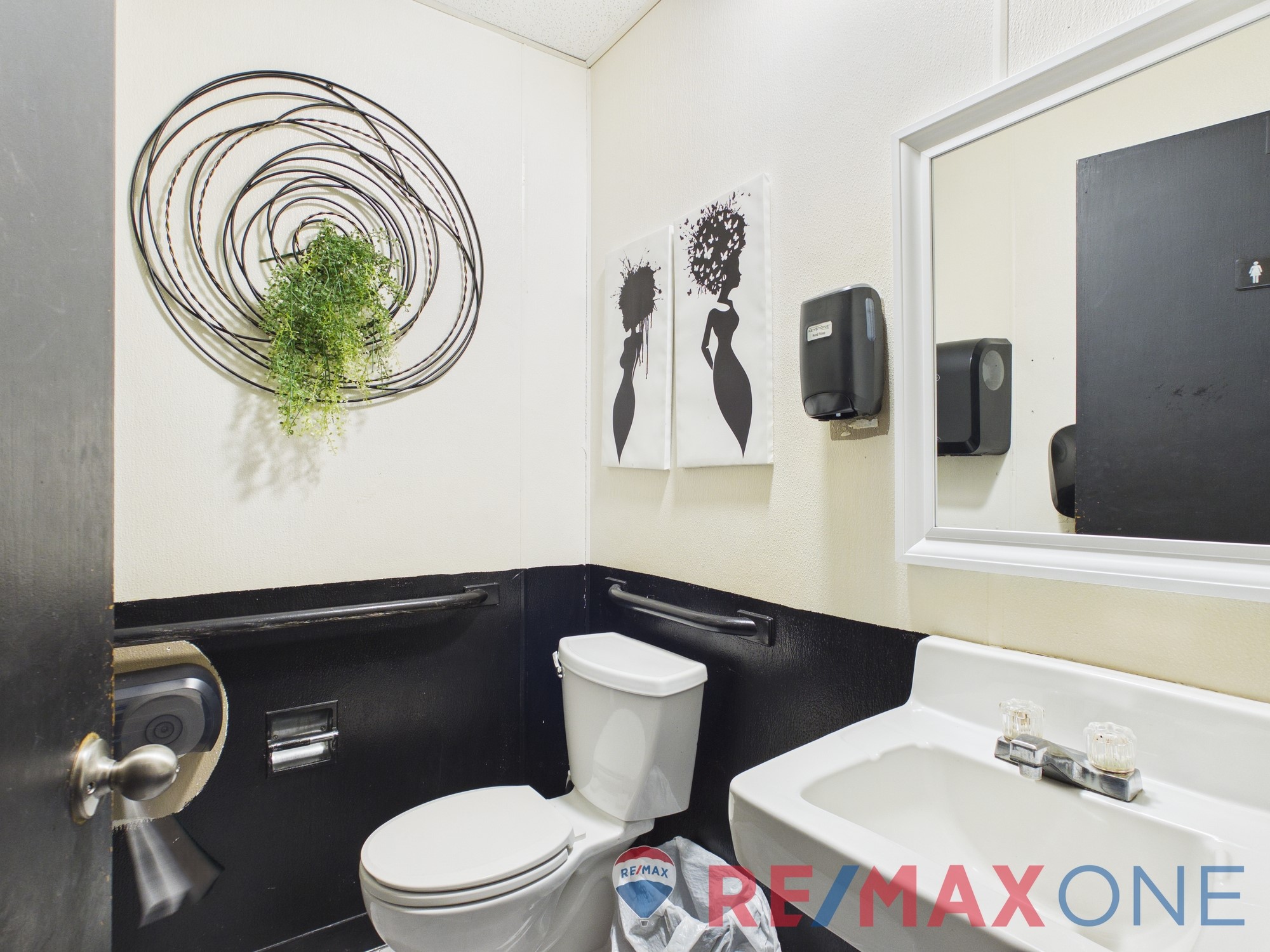 108 West Kansas Avenue