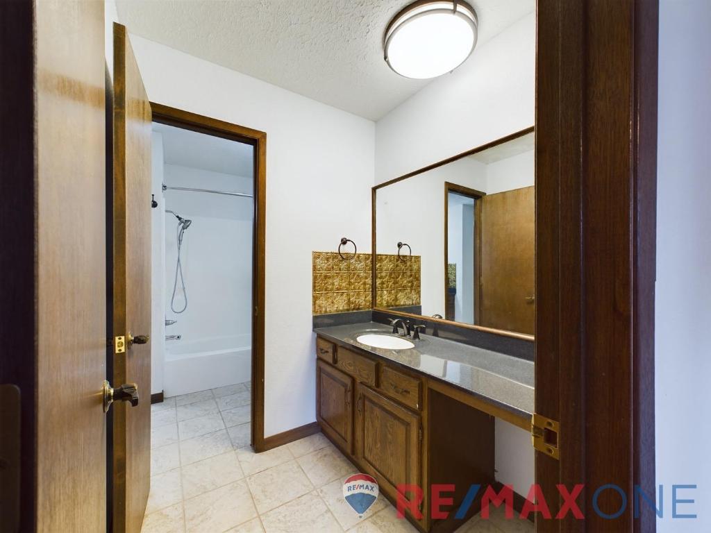 1011 Lamplighter Lane