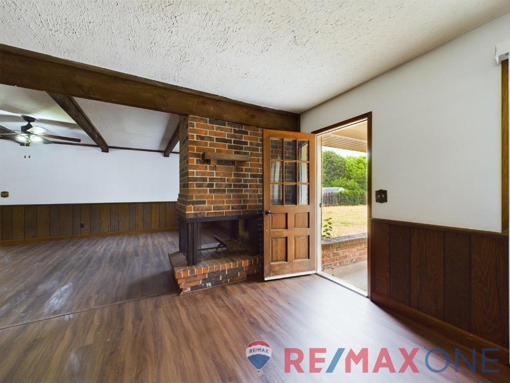 1011 Lamplighter Lane