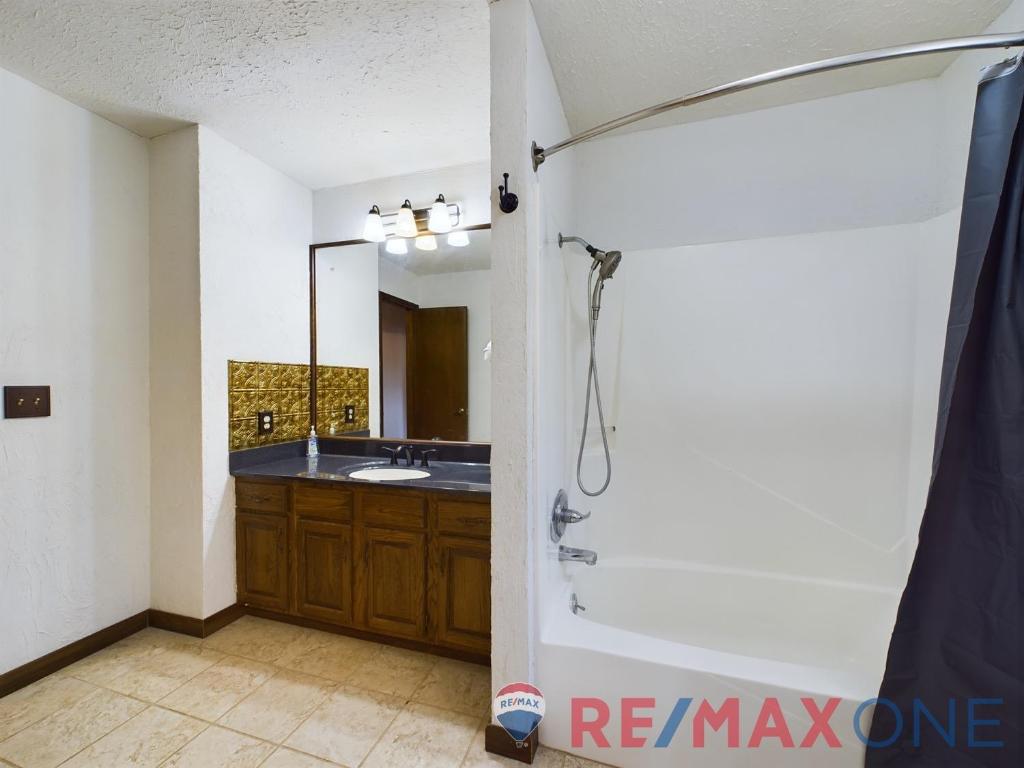 1011 Lamplighter Lane