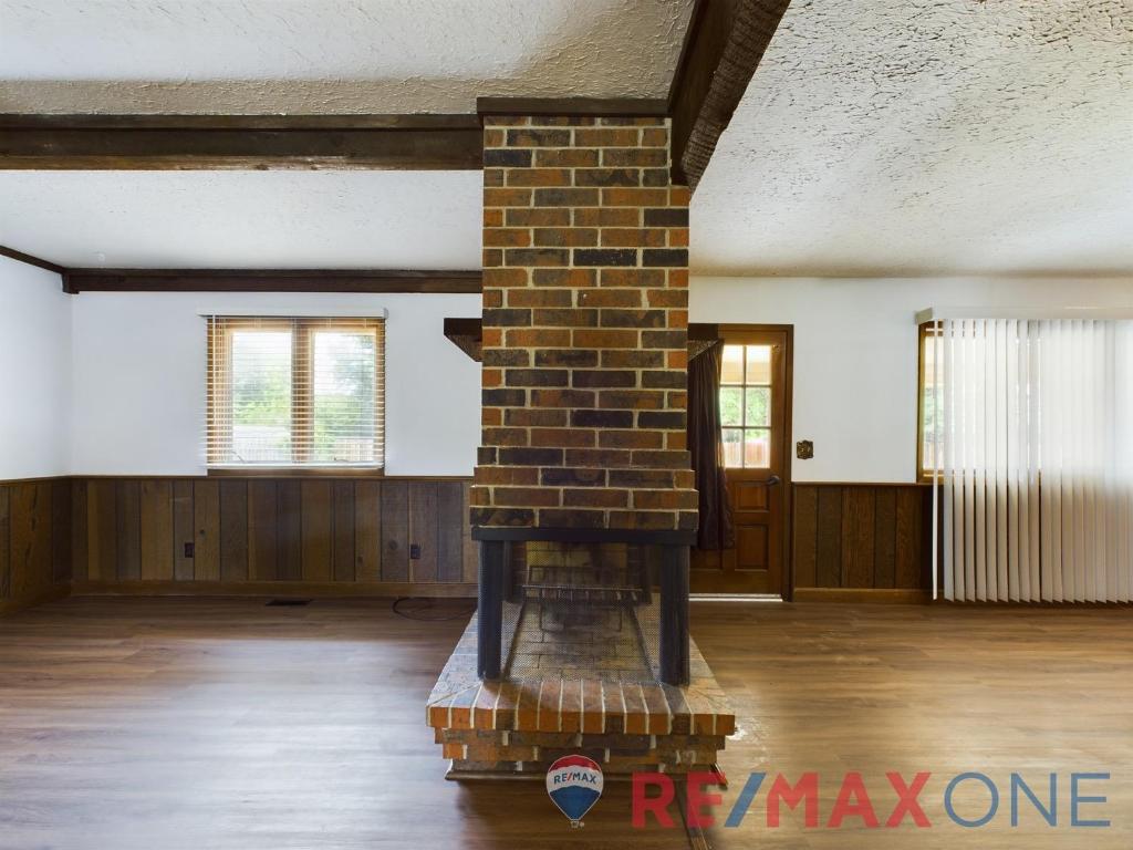 1011 Lamplighter Lane