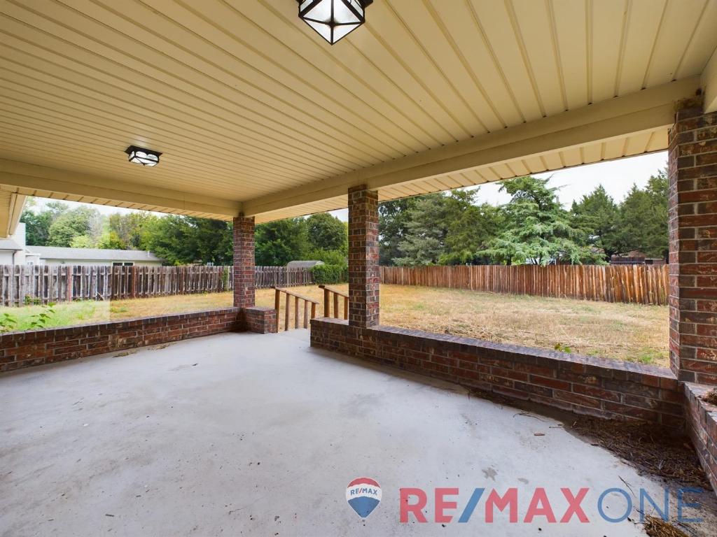 1011 Lamplighter Lane
