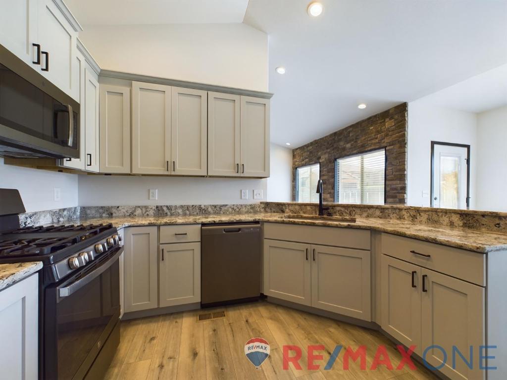 2280 Glenwood Drive