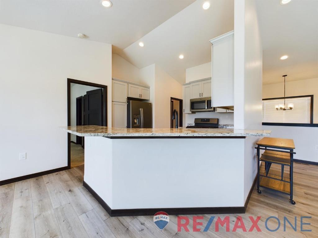 2280 Glenwood Drive