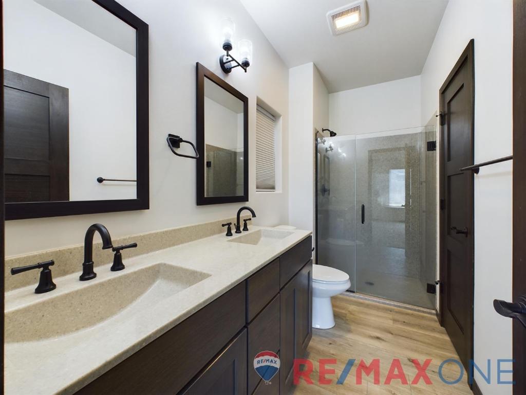 2280 Glenwood Drive