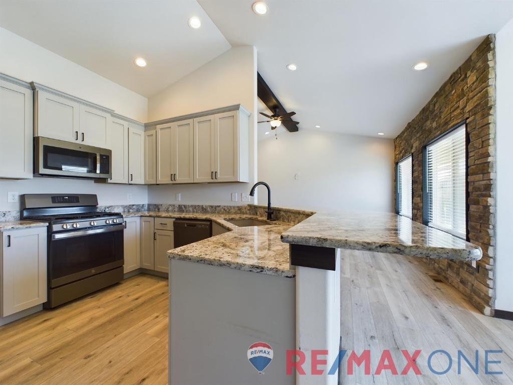 2280 Glenwood Drive