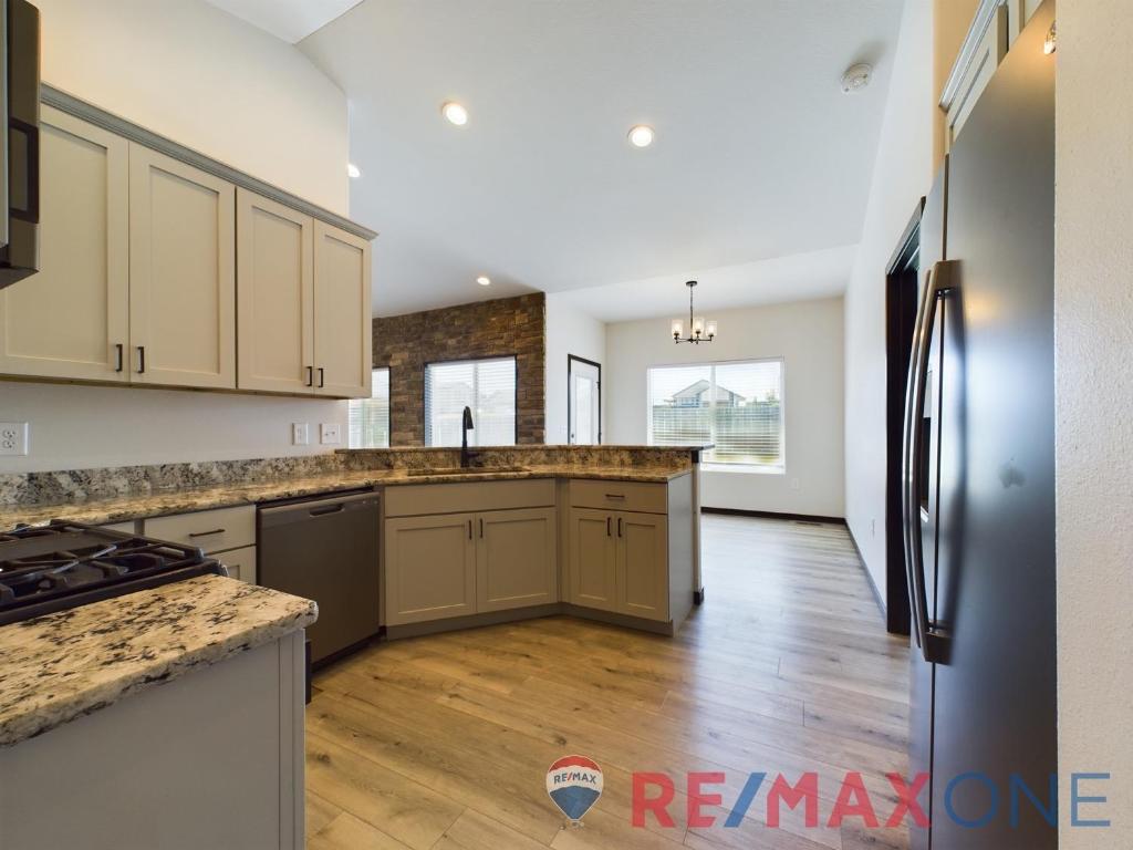2280 Glenwood Drive