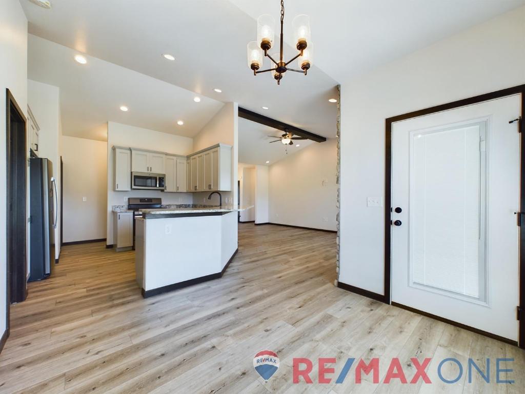 2280 Glenwood Drive