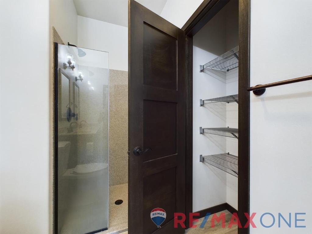 2280 Glenwood Drive