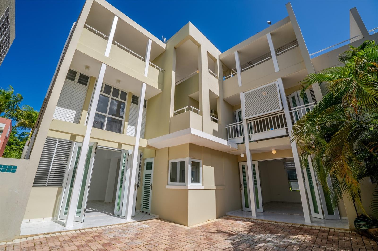 The Clusters WHITE SANDS LANE #33