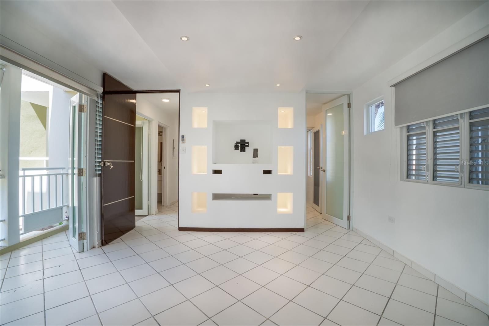 The Clusters WHITE SANDS LANE #33