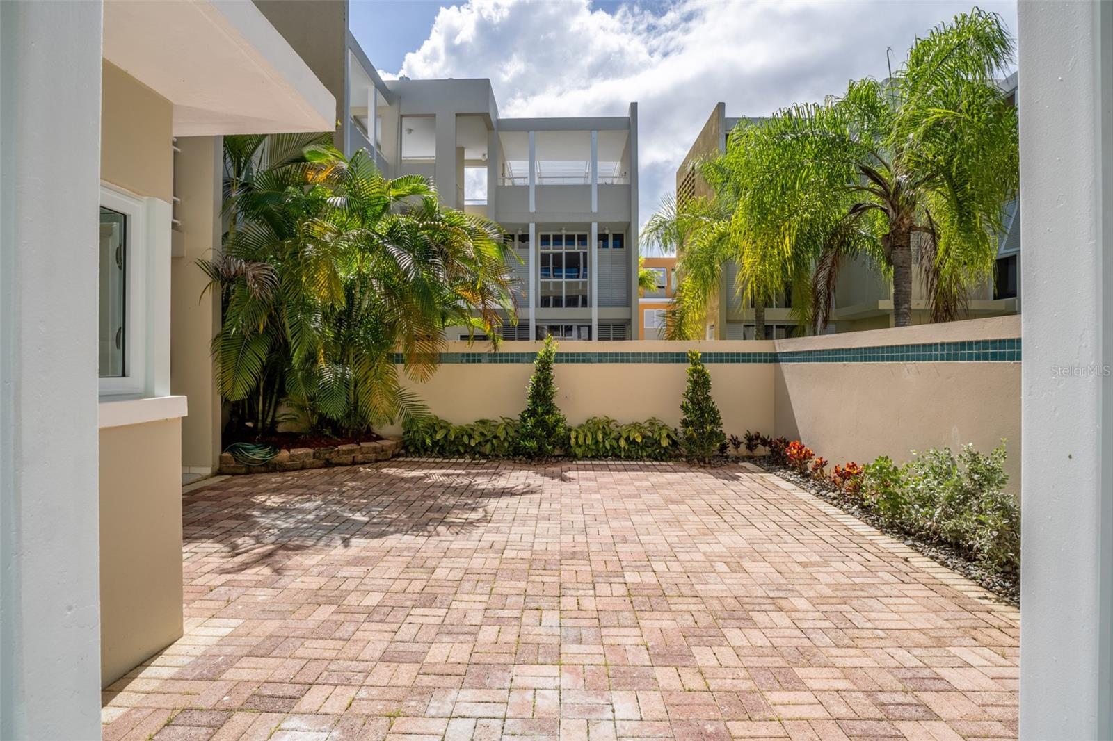 The Clusters WHITE SANDS LANE #33